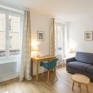 Bed & Breakfast Les Toits De, Paris