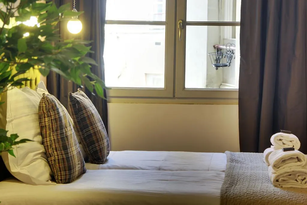 Short Stay Group Museum View Serviced Apartments Paris 3*,