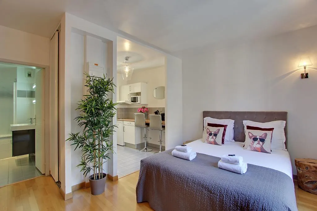 Short Stay Group Museum View Serviced Apartments Paris 3*,  France